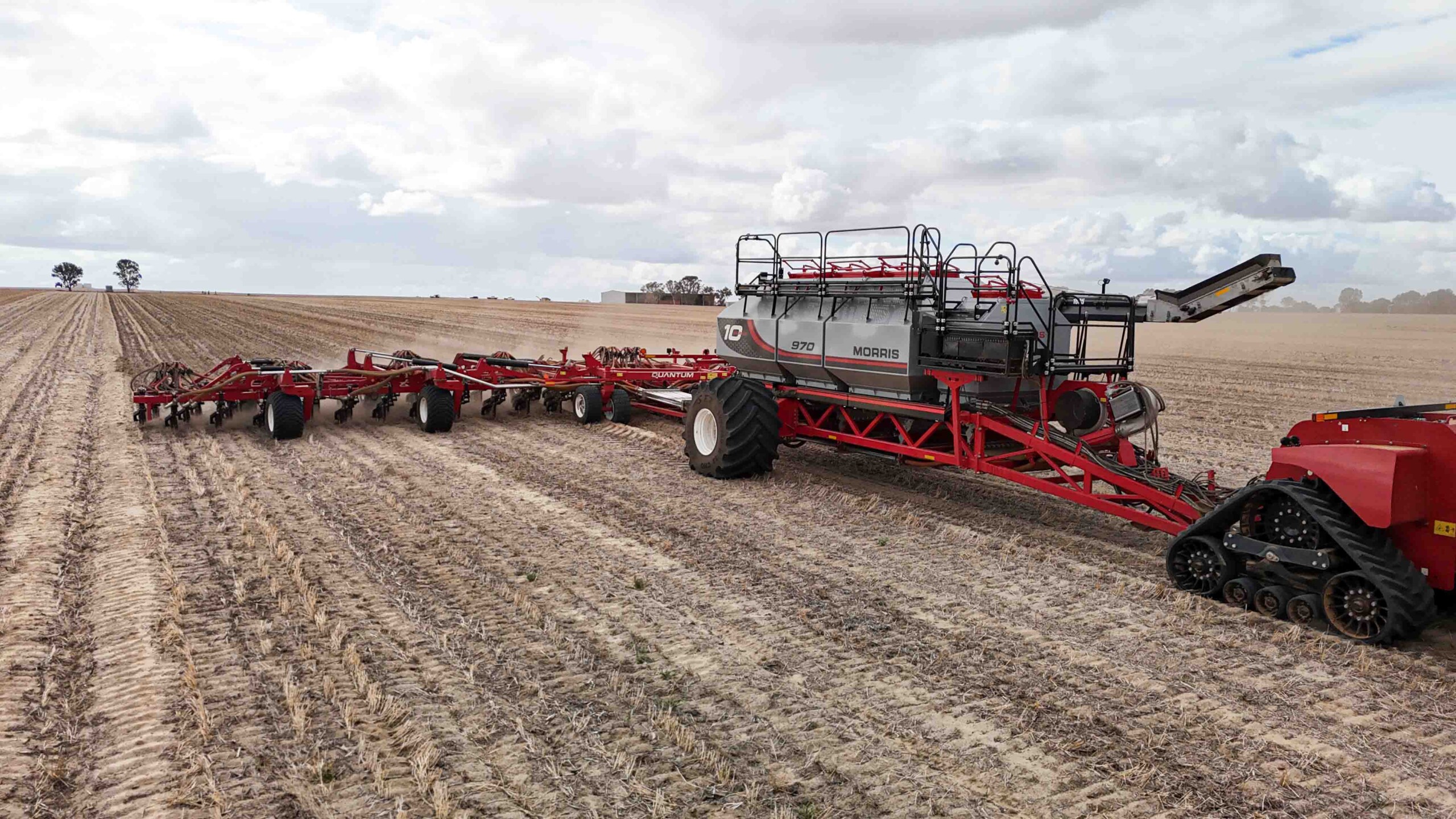 Morris Quantum 24m with 10 Series in the field